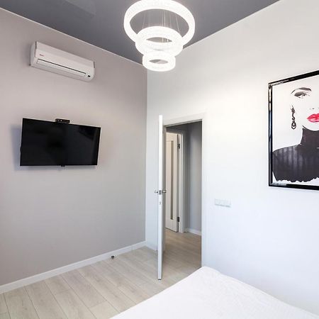 Leogrand Vip Apartments On Pidhirna 3 利沃夫 外观 照片
