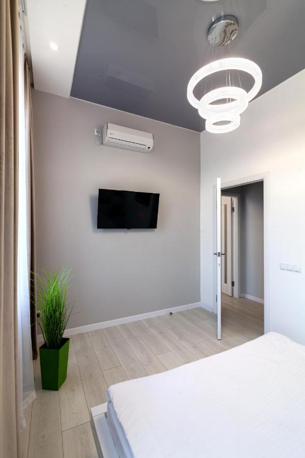 Leogrand Vip Apartments On Pidhirna 3 利沃夫 外观 照片