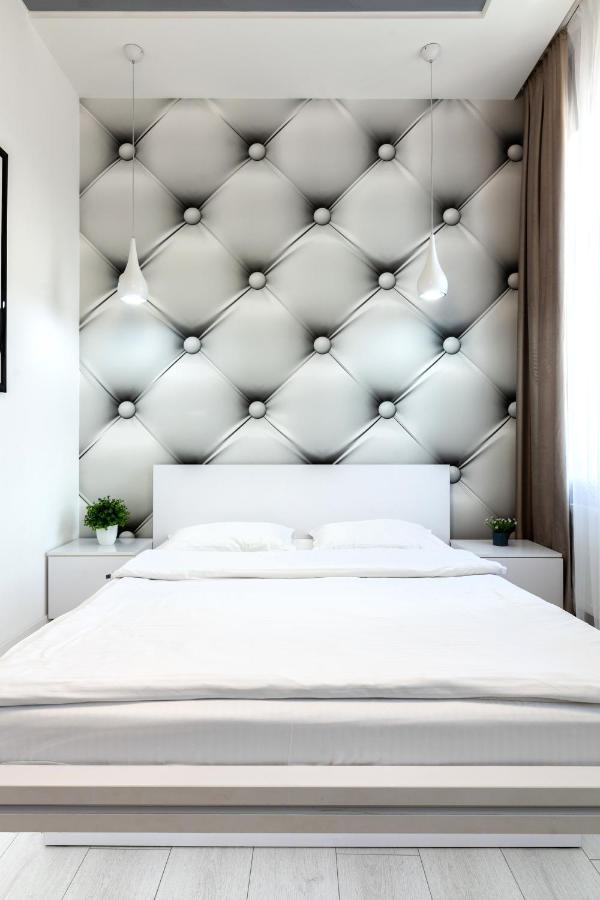 Leogrand Vip Apartments On Pidhirna 3 利沃夫 外观 照片