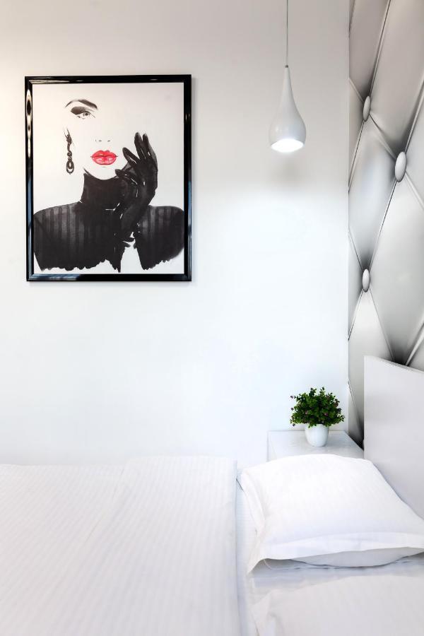 Leogrand Vip Apartments On Pidhirna 3 利沃夫 外观 照片