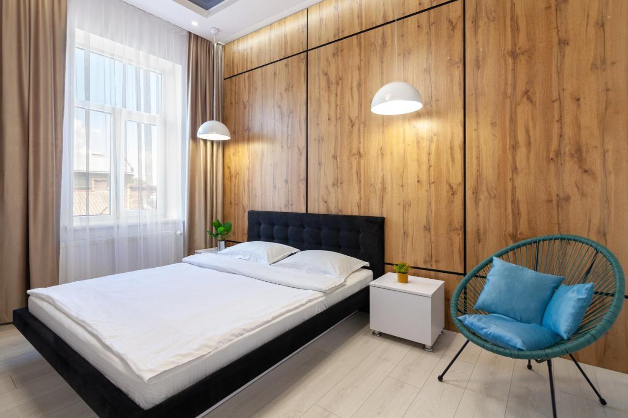 Leogrand Vip Apartments On Pidhirna 3 利沃夫 外观 照片