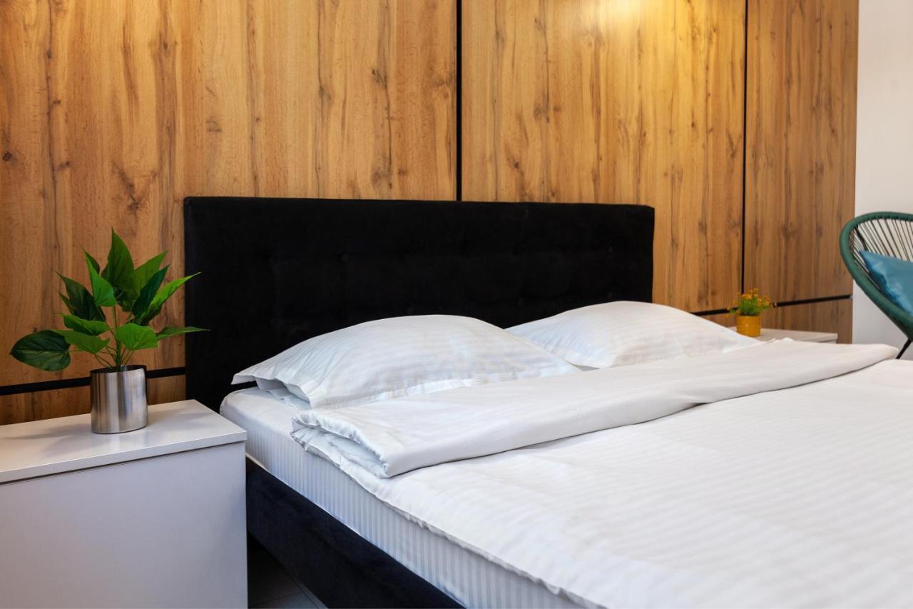 Leogrand Vip Apartments On Pidhirna 3 利沃夫 外观 照片