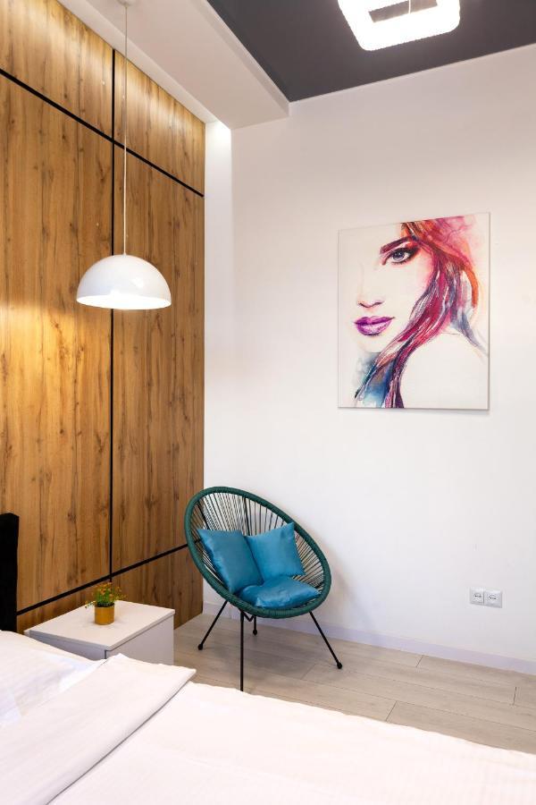 Leogrand Vip Apartments On Pidhirna 3 利沃夫 外观 照片